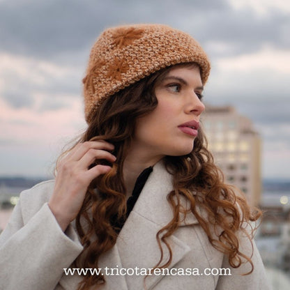 Gorro a crochet naranja marron