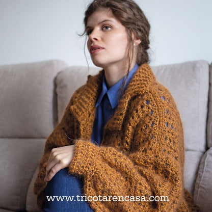Cardigan con cuello marron a crochet